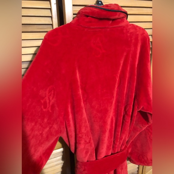 VICTORIA'S SECRET Signature VS Women’s Red Belted Robe Size Medium - Picture 4 of 7